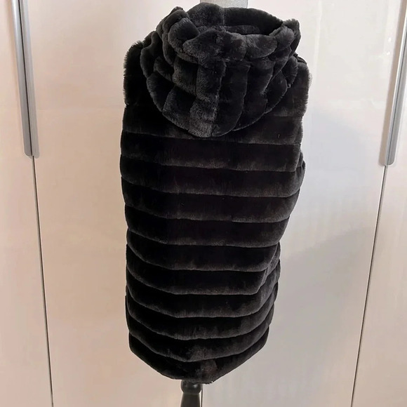ARTIZAN ROBIN BARRE NWOT Black Faux Fur Vest Lined With Hood Pockets, Size L/XL - Picture 6 of 11